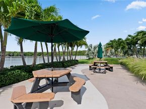 400 SE Kings Point Dr 82223, Sunny Isles Beach FL 33160