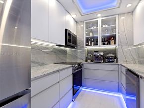 400 SE Kings Point Dr 82223, Sunny Isles Beach FL 33160