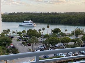 400 SE Kings Point Dr 82223, Sunny Isles Beach FL 33160