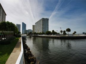 400 SE Kings Point Dr 82223, Sunny Isles Beach FL 33160