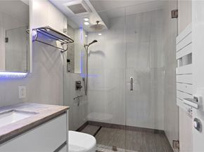 400 SE Kings Point Dr 82223, Sunny Isles Beach FL 33160