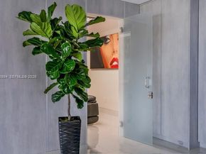 400 SE Kings Point Dr 82223, Sunny Isles Beach FL 33160