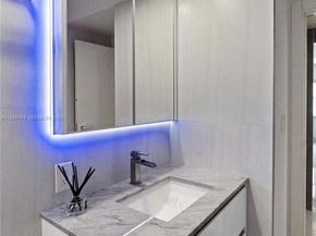 400 SE Kings Point Dr 82223, Sunny Isles Beach FL 33160