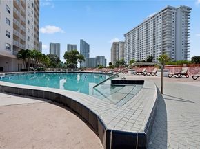 400 SE Kings Point Dr 82223, Sunny Isles Beach FL 33160