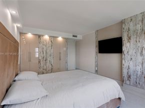 400 SE Kings Point Dr 82223, Sunny Isles Beach FL 33160