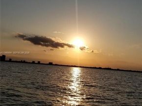400 SE Kings Point Dr 82223, Sunny Isles Beach FL 33160