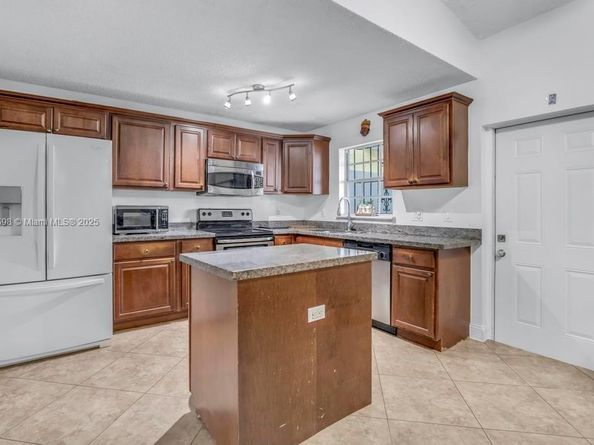 26023 SW 133rd Pl, Homestead FL 33032
