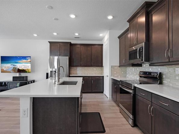 4317 Lago Dr, Deerfield Beach FL 33064