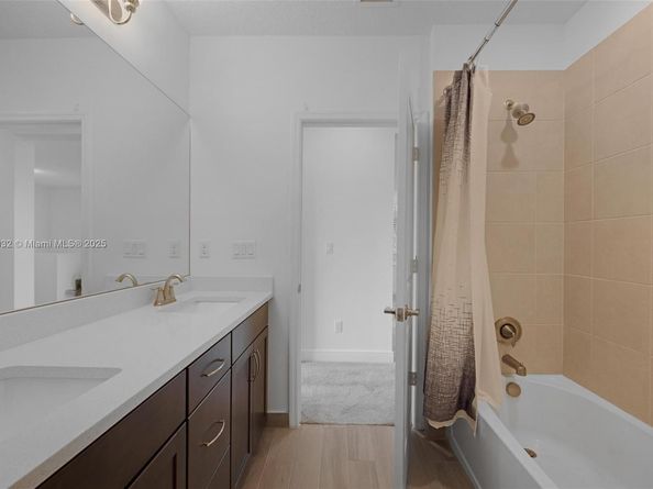 4317 Lago Dr, Deerfield Beach FL 33064