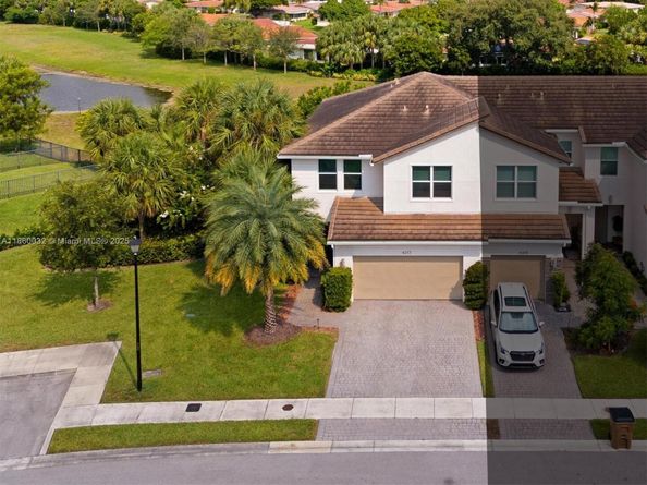 4317 Lago Dr, Deerfield Beach FL 33064