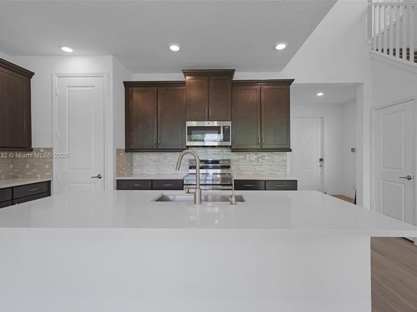 4317 Lago Dr, Deerfield Beach FL 33064