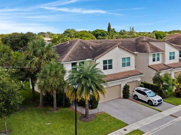 4317 Lago Dr, Deerfield Beach FL 33064