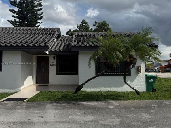 12059 SW 10th St 201, Miami FL 33184