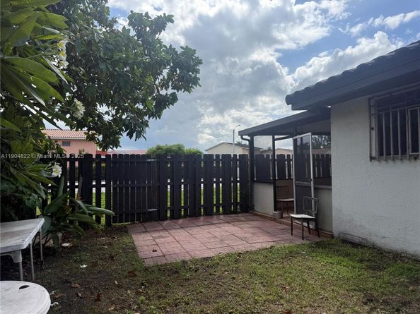 12059 SW 10th St 201, Miami FL 33184