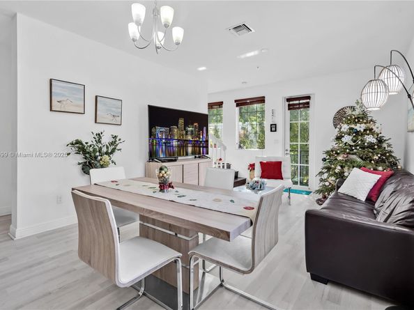 14749 SW 9th St 3110, Pembroke Pines FL 33027