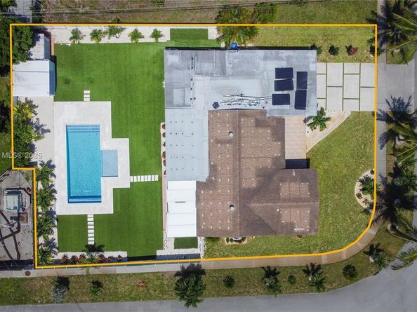 7460 NW 1st Ct, Pembroke Pines FL 33024