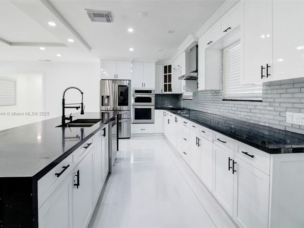 7460 NW 1st Ct, Pembroke Pines FL 33024