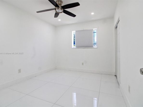 7460 NW 1st Ct, Pembroke Pines FL 33024