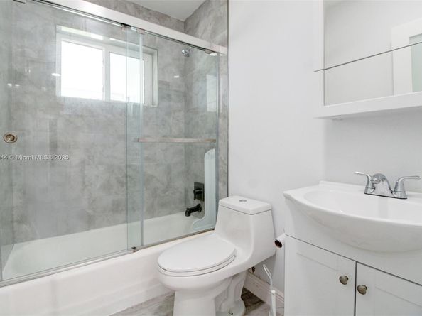 7460 NW 1st Ct, Pembroke Pines FL 33024