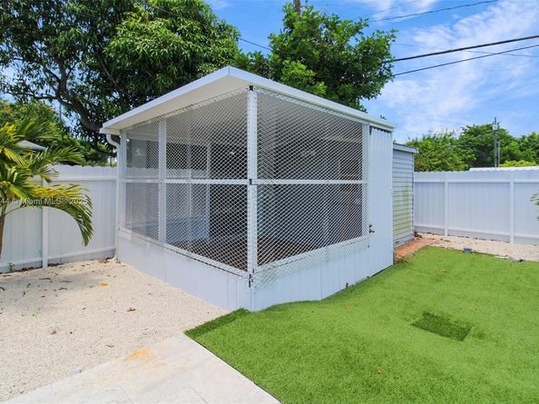 7460 NW 1st Ct, Pembroke Pines FL 33024