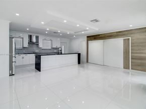 7460 NW 1st Ct, Pembroke Pines FL 33024