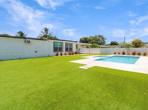 7460 NW 1st Ct, Pembroke Pines FL 33024