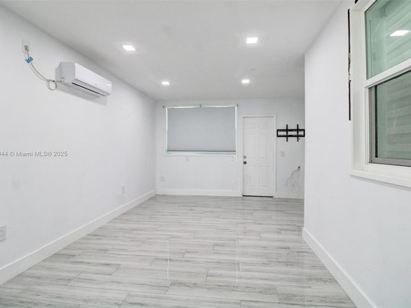 7460 NW 1st Ct, Pembroke Pines FL 33024