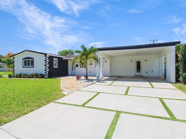 7460 NW 1st Ct, Pembroke Pines FL 33024