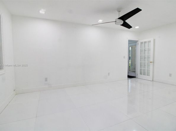 7460 NW 1st Ct, Pembroke Pines FL 33024