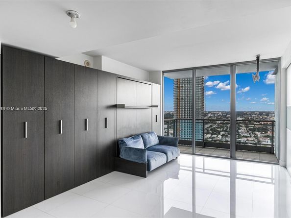 92 SW 3rd St 4109, Miami FL 33130