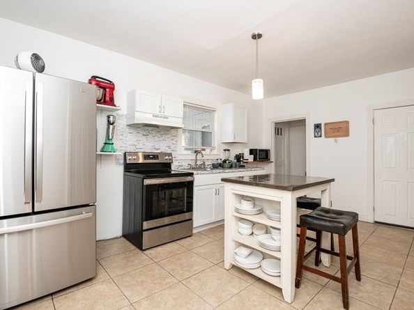 19 Huss Ct, Lynn MA 01905