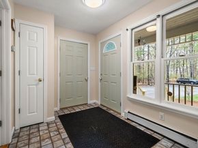 77 Thomas St, Middleboro MA 02346