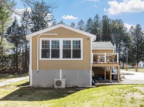 84 Hammond St, Rowley MA 01969