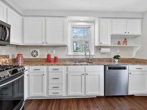 125 Hemlock Dr, Holliston MA 01746
