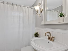 125 Hemlock Dr, Holliston MA 01746