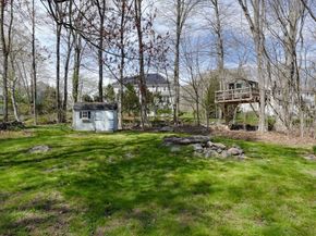 125 Hemlock Dr, Holliston MA 01746