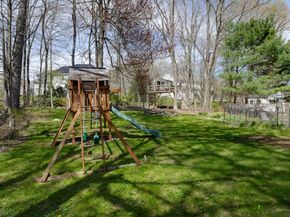 125 Hemlock Dr, Holliston MA 01746