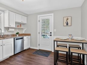 125 Hemlock Dr, Holliston MA 01746