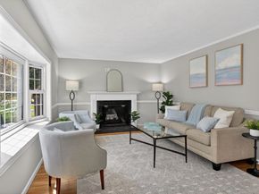 125 Hemlock Dr, Holliston MA 01746