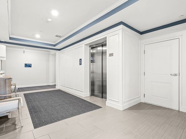 2 Stratton Dr 307, Woburn MA 01801