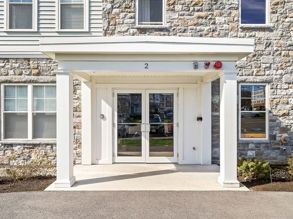2 Stratton Dr 307, Woburn MA 01801