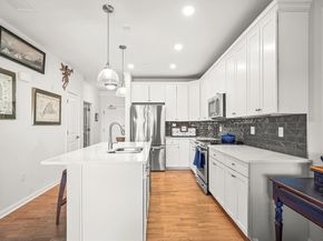 2 Stratton Dr 307, Woburn MA 01801