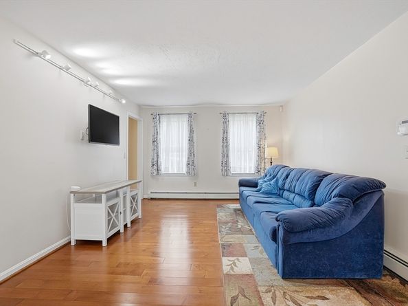 2 Tee Jay Ln, Blackstone MA 01504