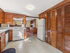 21 Prospect Street, West Newbury MA 01985