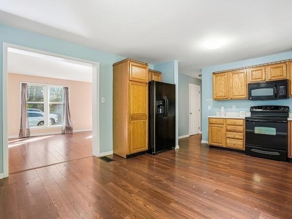 35 Highland Park 35, Uxbridge MA 01569