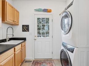 2 Braeburn Ln 2, Ashland MA 01721