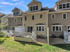 12 Murray Ave 18, Burlington MA 01803