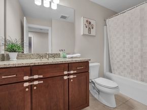 12 Murray Ave 18, Burlington MA 01803