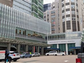 8 Whittier Pl 15F, Boston MA 02114