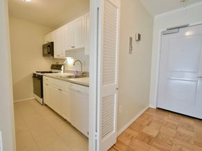 8 Whittier Pl 15F, Boston MA 02114